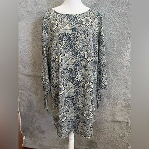 Chic Black and White Floral Midi Dress